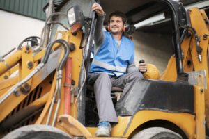 Homme sur engins de chantier