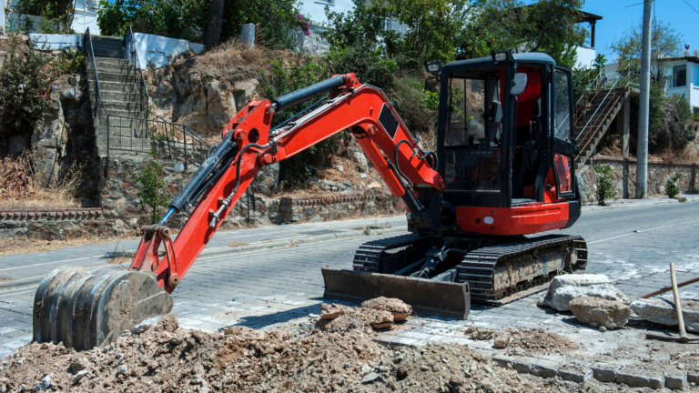 Mini pelle sur chantier caces R482